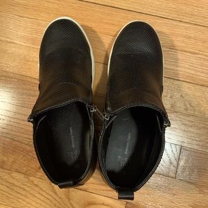 Time & Tru heeled tennis shoes, size 10